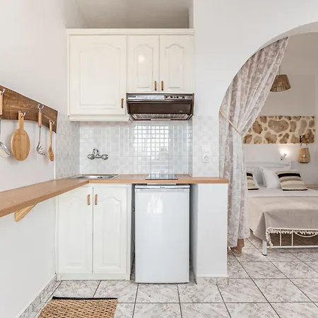 Tasia Aparthotel 3*